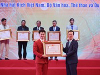 &apos;Ngọc hoàng&apos; Quốc Khánh, Xuân Bắc, Thanh Lam... nhận danh hiệu NSND