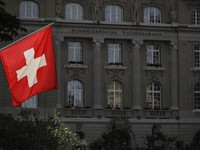 Thụy Sĩ phong tỏa tài sản trị giá 14 tỷ USD của Nga