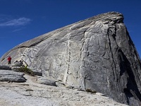 Mạo hiểm chinh phục núi đá Half Dome