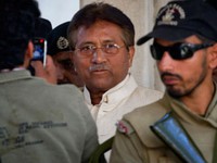 Cựu Tổng thống Pakistan bị bắt lại