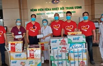 Hà Nội: Hơn 2.000 thùng nước khoáng tiếp sức tại các “điểm nóng” chống dịch