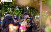 Giới trẻ Hà Thành đi chùa cầu duyên trong ngày Lễ Tình nhân