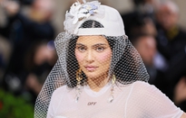 Kylie Jenner hé lộ nguyên nhân mặc váy cưới tới Met Gala 2022