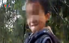 Bé trai 8 tuổi bị trục xuất khỏi làng vì nhiễm HIV