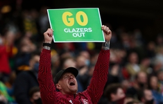 CĐV Man Utd tiếp tục biểu tình phản đối nhà Glazer