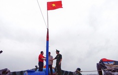 Trao hàng nghìn lá cờ Tổ quốc cho ngư dân
