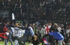 131 người thiệt mạng trong thảm kịch bóng đá Indonesia