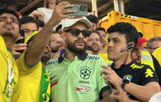 Neymar "like Auth" gây náo loạn khán đài trận Brazil - Thụy Sĩ