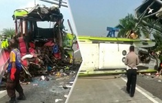 Tai nạn xe bus ở Indonesia khiến nhiều người thương vong