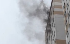 Sạc điện thoại phát nổ gây cháy căn hộ chung cư