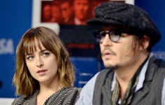 Sao phim "50 sắc thái" bực bội vì bị lôi vào vụ bê bối của Johnny Depp và Amber Heard