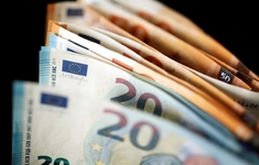 Đồng Euro rơi xuống mức thấp nhất trong 20 năm