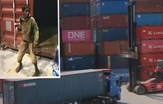Cậu bé Bangladesh đến Malaysia vì mắc kẹt trong container