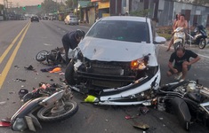 Phú Quốc: 3 xe máy đụng trực diện ôtô, 2 người tử vong
