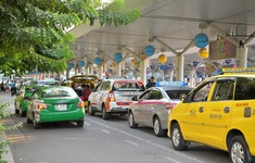 Đẩy mạnh xử lý taxi "dù" tại sân bay Tân Sơn Nhất