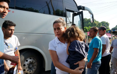 Mexico huy động xe bus chở người di cư ở khu vực biên giới với Mỹ