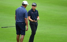 Nguyễn Anh Minh "kèm chặt" huyền thoại golf thế giới Michael Campbell