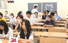 Hà Nội: Học sinh lớp 9 xếp hàng dự thi vào trường chuyên