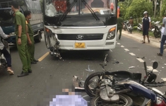 Bình Thuận: Xe khách đối đầu xe máy, 1 người tử vong