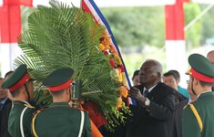 Chủ tịch Quốc hội Cuba dâng hoa tưởng niệm Lãnh tụ Fidel Castro