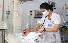Hà Tĩnh: 1 em bé chào đời nặng 6.1 kg