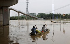 Trung Quốc khẩn trương cứu hộ người dân trong lũ