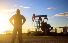 Giá dầu thế giới tăng gần 2%