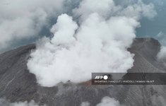 Indonesia tiếp tục sơ tán dân sau vụ núi lửa Ruang phun trào