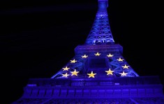 Thắp sáng địa danh nổi tiếng trong EU