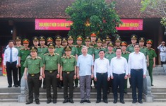 Bộ Công an dâng hoa, dân hương tượng niệm Chủ tịch Hồ Chí Minh
