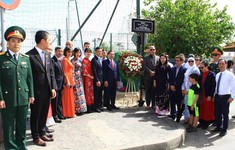 Lễ dâng hoa tưởng nhớ Chủ tịch Hồ Chí Minh tại đại lộ mang tên Người ở Algeria