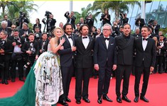 Hàng loạt tình tiết nhạy cảm, gây sốc khiến phim về thời tuổi trẻ của cựu Tổng thống Donald Trump gây chia rẽ LHP Cannes