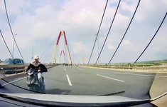 Khởi tố nam thanh niên uống rượu điều khiển xe máy đi ngược chiều trên cầu Nhật Tân