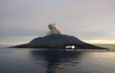 Indonesia di dời vĩnh viễn 10.000 người sau loạt vụ núi lửa Ruang phun trào