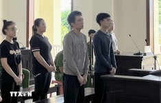 Nhóm bị cáo mua bán các cô gái làm phục vụ karaoke bị phạt 62 năm tù