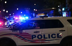 Xe “điên” lao như bay vào hàng rào bảo vệ Nhà Trắng, 1 người thiệt mạng