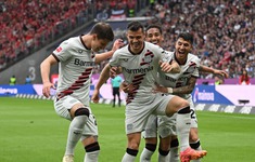 Thắng đậm Frankfurt, Bayer Leverkusen nối dài mạch bất bại