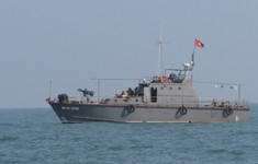 Lốc xoáy đánh chìm 4 tàu cá tại Quảng Bình, nhiều ngư dân mất tích
