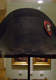 Chiếc mũ của Napoleon đạt mức giá "khủng" 50 tỉ đồng