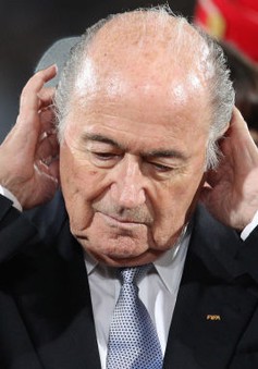 Sepp Blatter chối bỏ trách nhiệm trong vụ bê bối của FIFA