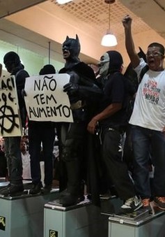 Brazil: Tuần hành phản đối tăng giá vé xe bus, tàu điện