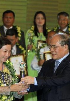Tôn vinh và trao danh hiệu Nông dân Việt Nam xuất sắc 2015