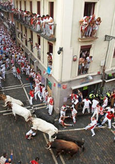 Tây Ban Nha: Tưng bừng lễ hội bò tót San Fermin