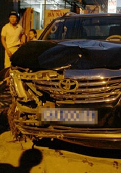 Lái xe biển xanh gây tai nạn liên hoàn ở Kon Tum