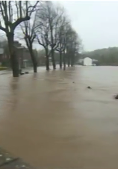 Ngập lụt trên diện rộng tại Anh sau bão Desmond