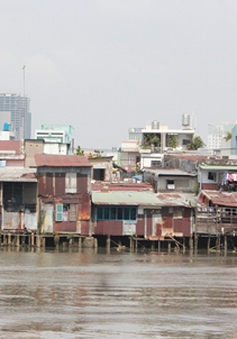 TP. HCM: Hàng trăm căn nhà chờ sập trên bờ kênh Tẻ