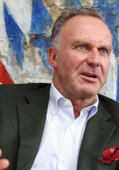 Uli Hoeness từ chức chủ tịch Bayern Munich
