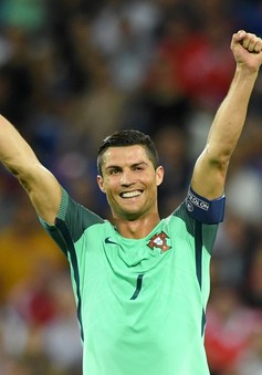 Ronaldo tỏa sáng đưa Bồ Đào Nha vào chung kết EURO 2016
