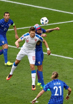 VIDEO EURO 2016: Rosicky tỉa bóng tinh tế để Skoda đánh đầu ghi bàn đẹp mắt