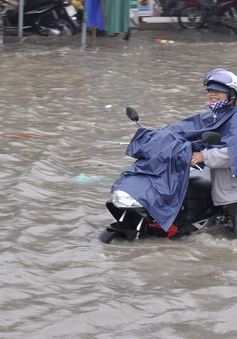 Đồng Nai: Kẹt xe nghiêm trọng vì ngập nước sau cơn mưa